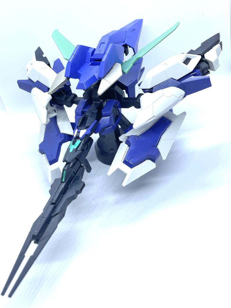 元はアースリィ系統からユーラヴェン系統へのアーマー基部の転換期に作られた機体であるため、後にユーラヴェンやサタニクスのアーマーに使用されているパーツが散見される。