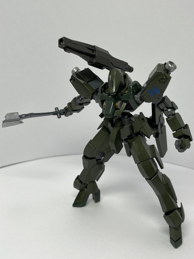 肩にキャノン、一部にシュヴァルベのパーツを使い今までの使用感を失わず性能を上げることをコンセプトとしている