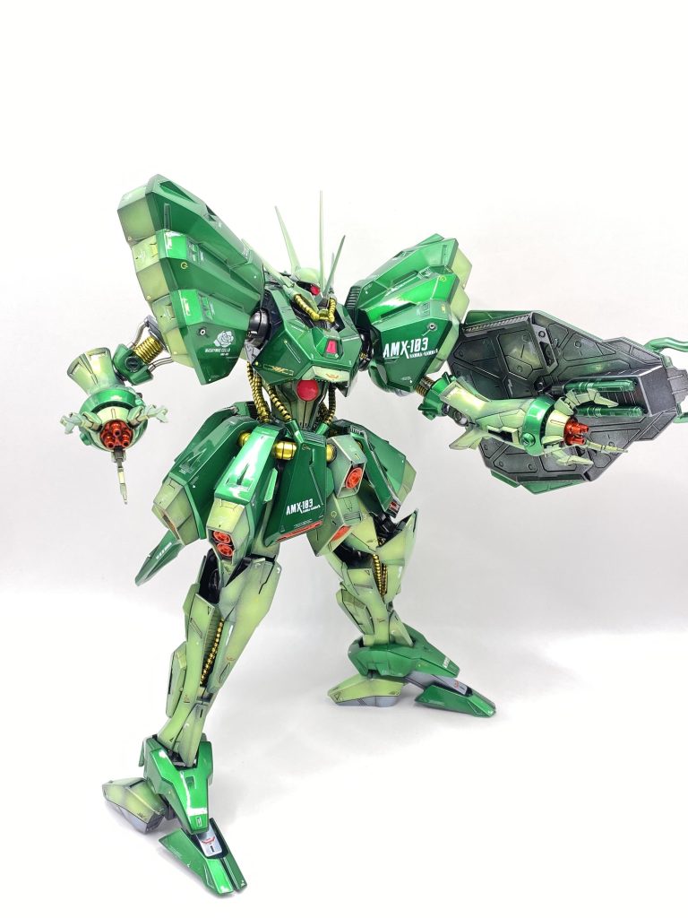 素組み。関節がプラプラとの評判でしたので関節部に厚塗りや瞬着で調整しましたがやっぱり時間たつとプラプラです(T-T)