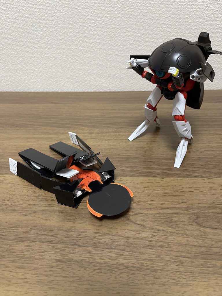 自立もですが、大気圏降下モードにも変形可能です。