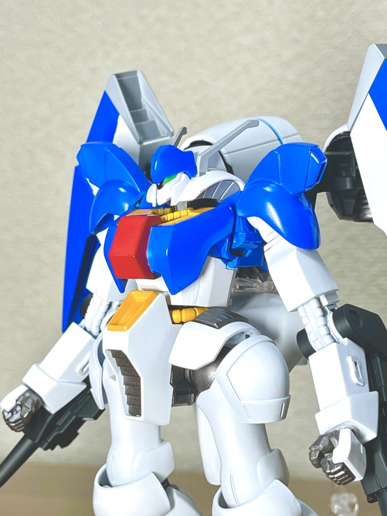 ガンダムのようにしたかったのでバイザーではなくデュアルアイにしました。蛍光グリーンで塗ってます。今回は数箇所別機体の部品を使用してます。ドラグナー2の部品を所々使ってますが、分かりますかなw塗装についても基本調色は行わずそのままの色でなってます。使用色は以下ですね。・クールホワイト、キャラクターイエロー、ハーマンレッド、インディゴブルー、焼鉄色、蛍光グリーン・サフはガイアの白と黒ですね。