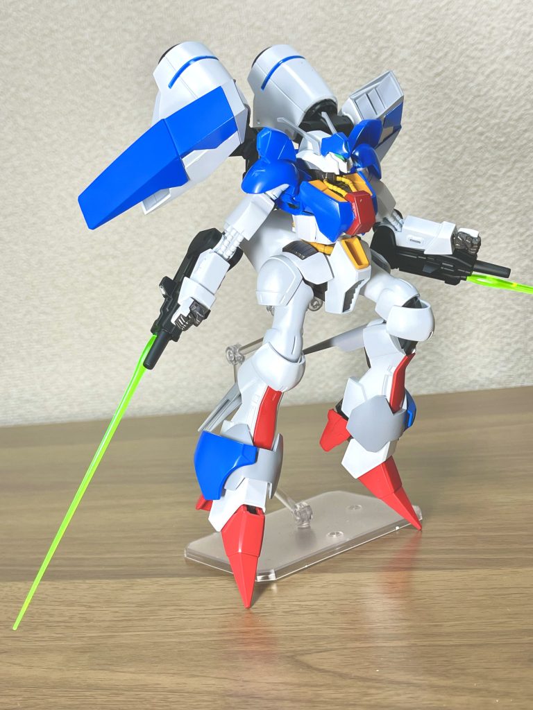 続いて格闘モード。射撃時とは別の口からビームサーベルを展開できます。一応ビームサーベル展開時でも射撃は出来ますが、その際出力が弱まる欠点が発生します。