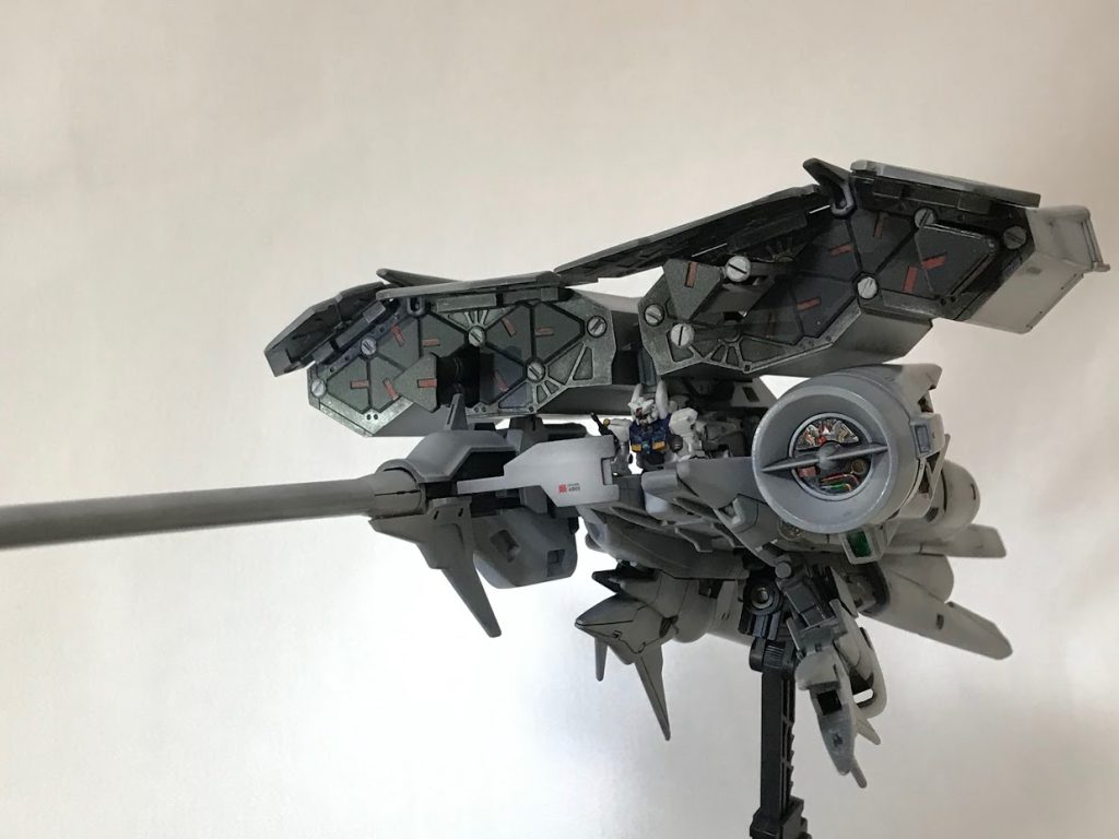 1/550とはいえなかなかメガビーム砲が枠に収まらない・・・(gundam-kao9)
