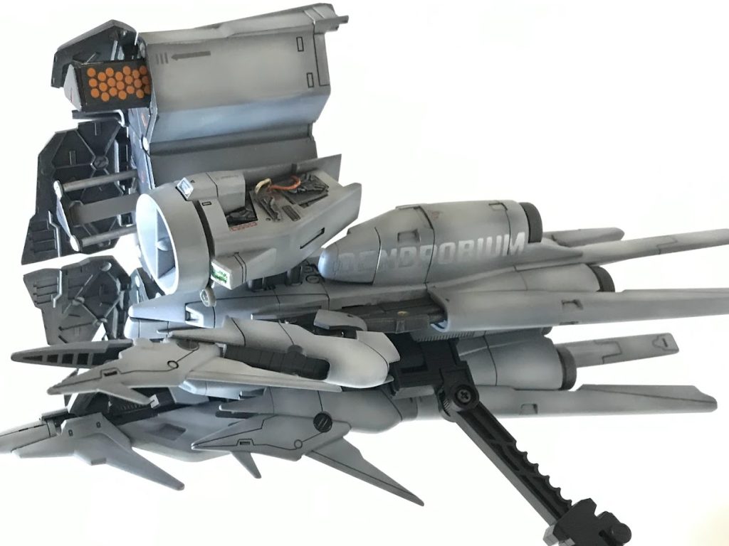 スラスター下にもDENDROBIUMロゴ。