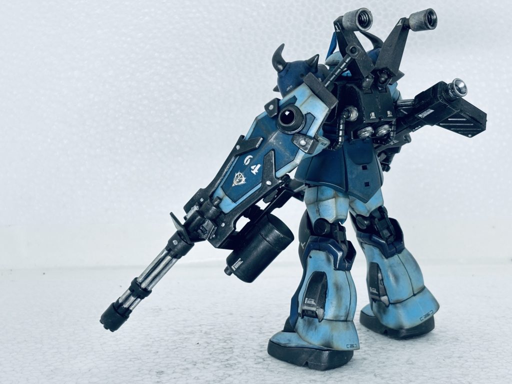 バックパックにはボールジョイントでフレキシブルバーニアー増設。近接戦での機動力をアップ。また、ハイパーバズーカーも装備。