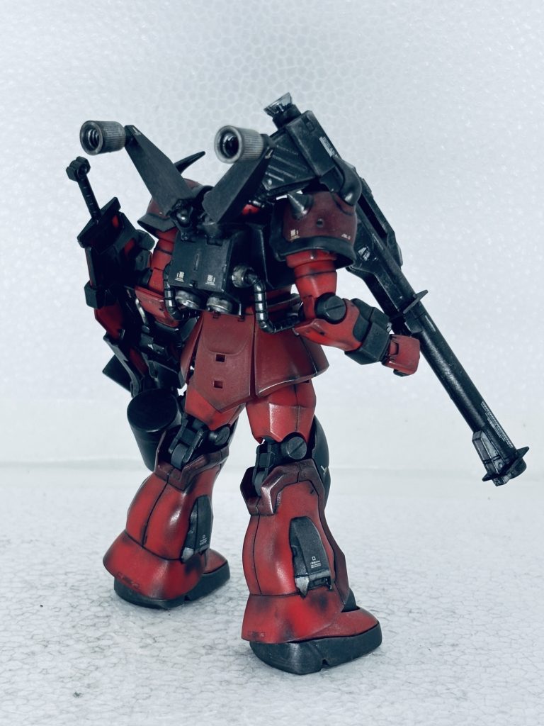 バックパックにはボールジョイントでフレキシブルバーニアー増設。近接戦での機動力をアップ。また、ハイパーバズーカーも装備。