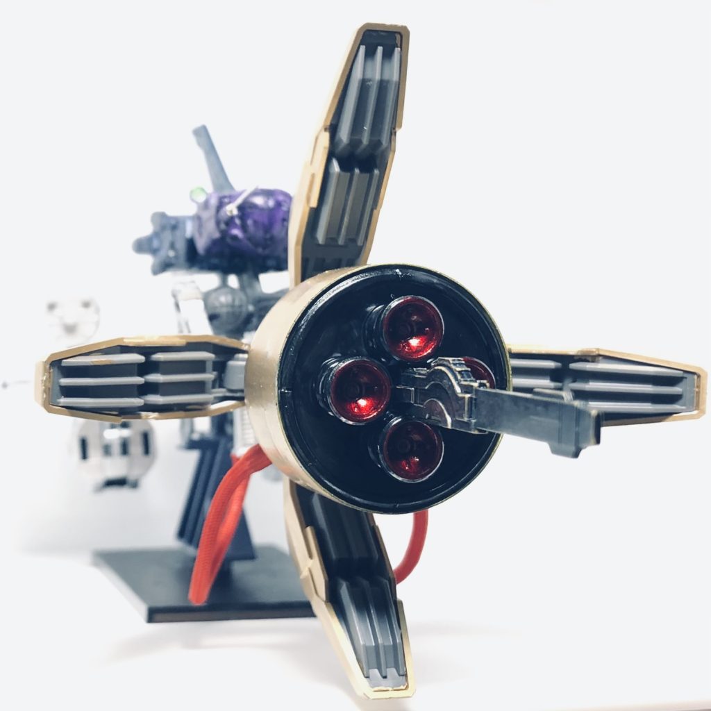 コンベルメは、エネルギー炉の関係上クーベルメのような拡散型を採用できなかった一方、真正面への火力集中によりマゼラン級撃破に必要なビーム出力を確保