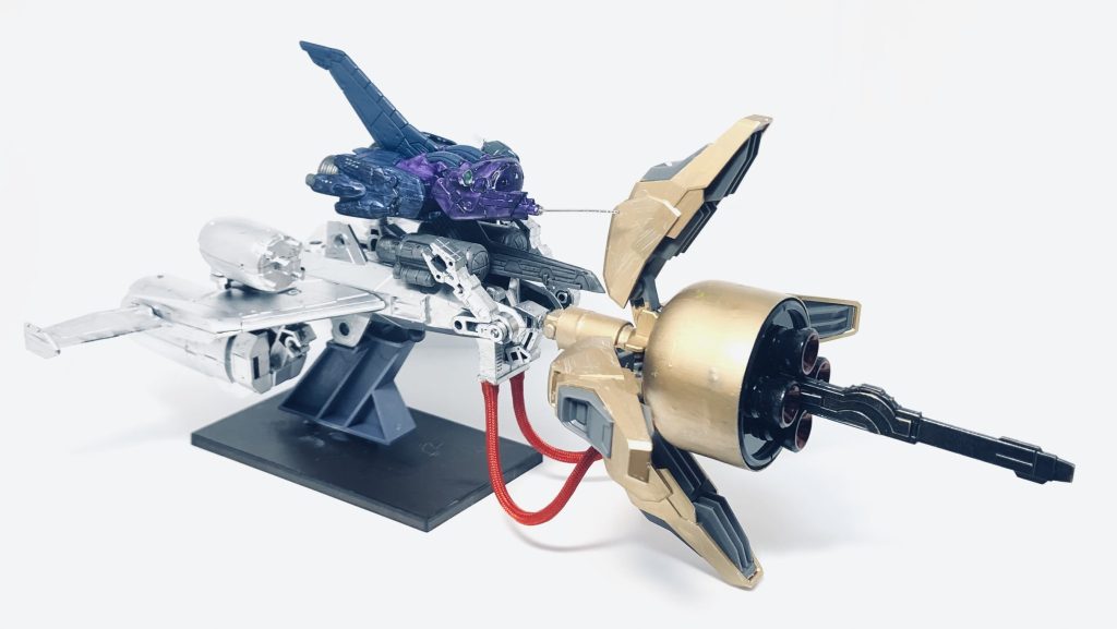 ただしゼーゴックそのものが一撃必殺兵器であることに変わりなく、コンベルメの運用にあたっては管制ユニットの回収を考えていない(エネルギーを使い果たしたあとは不時着して救援を待つ)分、実質片道切符の特攻兵器となった