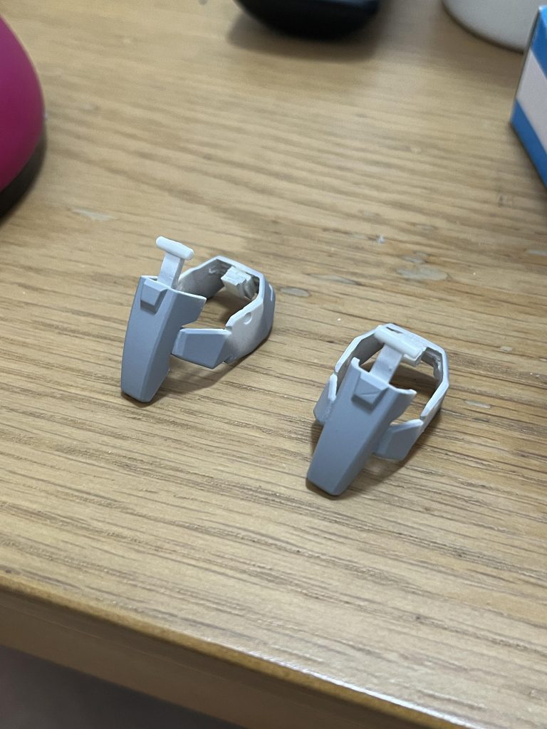 アンクルアーマーの接続方法がどうしても気になったので最終的にこんな感じになりました。我ながら斬新。