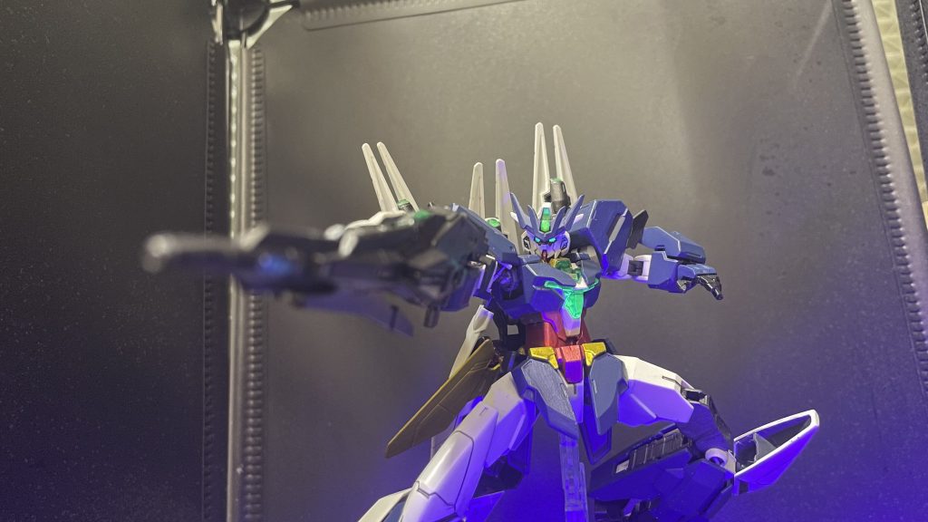 ブラックライトを使用して塗料を発光。