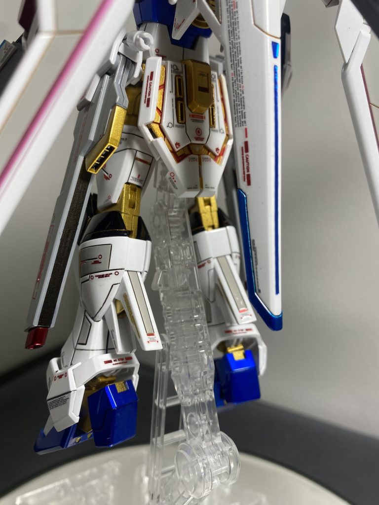 今回特に力を入れたのは、リアアーマーで、前々からやってみたか、装甲展開風改造をしてみましたが、まじで、中身の作り方が、わかりません。誰か、教えてください。