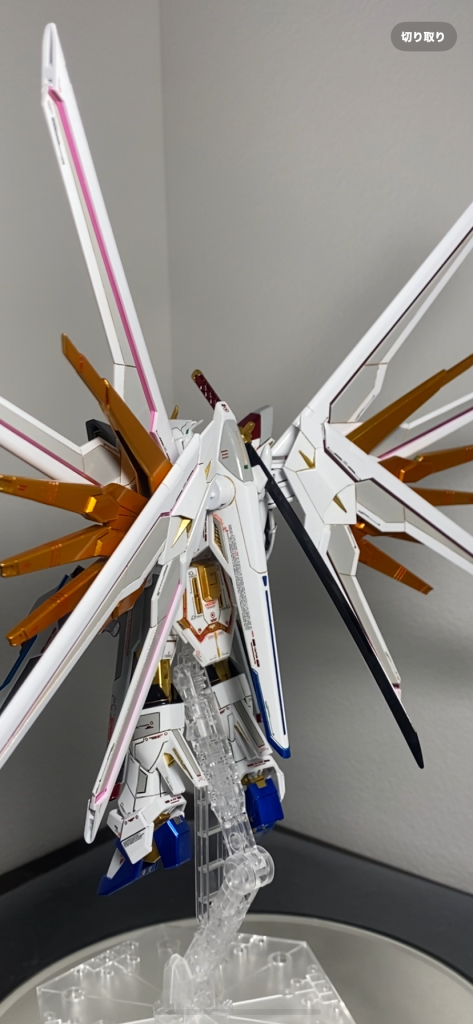 今回はプラウドディフェンダーが、マジで難所でした。弄ろうとしても私の腕では、なんか変なるから大分睨めっこしました。トドメに同じデカールがあんまり無くて、途中で心が折れてクリアを厚めに吹いて、後は光の反射に任せる事にしました。