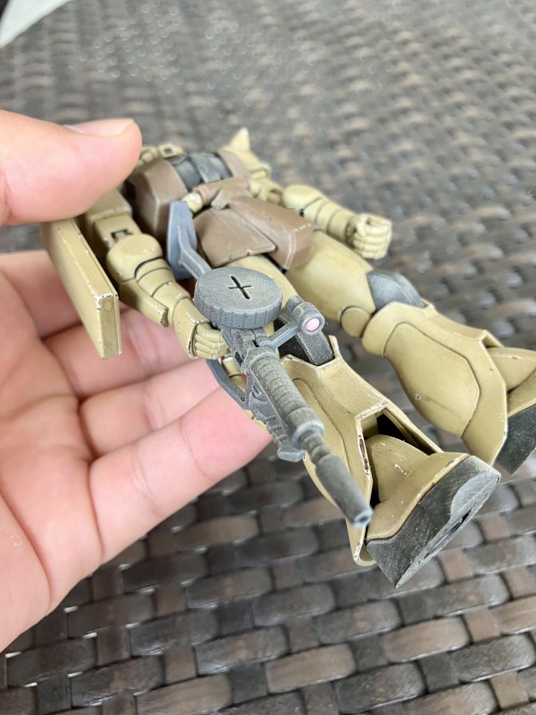 ザクマシンガンのスコープにも使いました。スチロールなので多少径が合わなくても押し込めば入ります。  以上です。やっぱりプラモは楽しいですね。