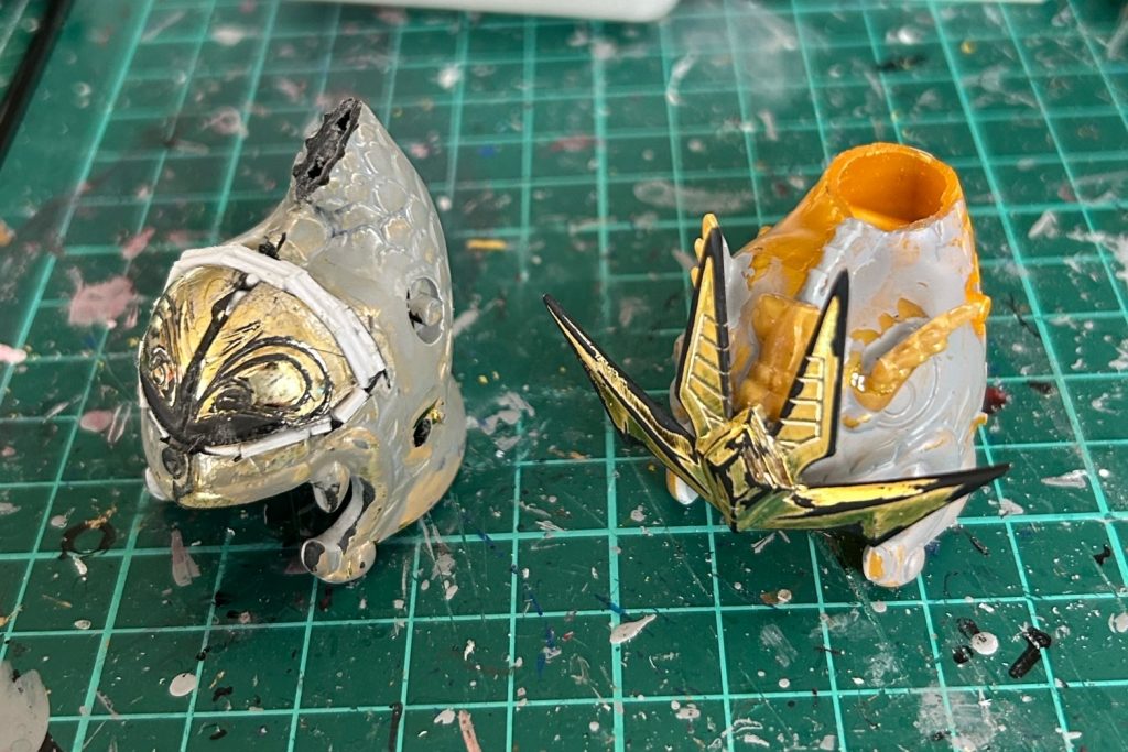 制作中の千壱真将軍と赤鯱真将軍の兜