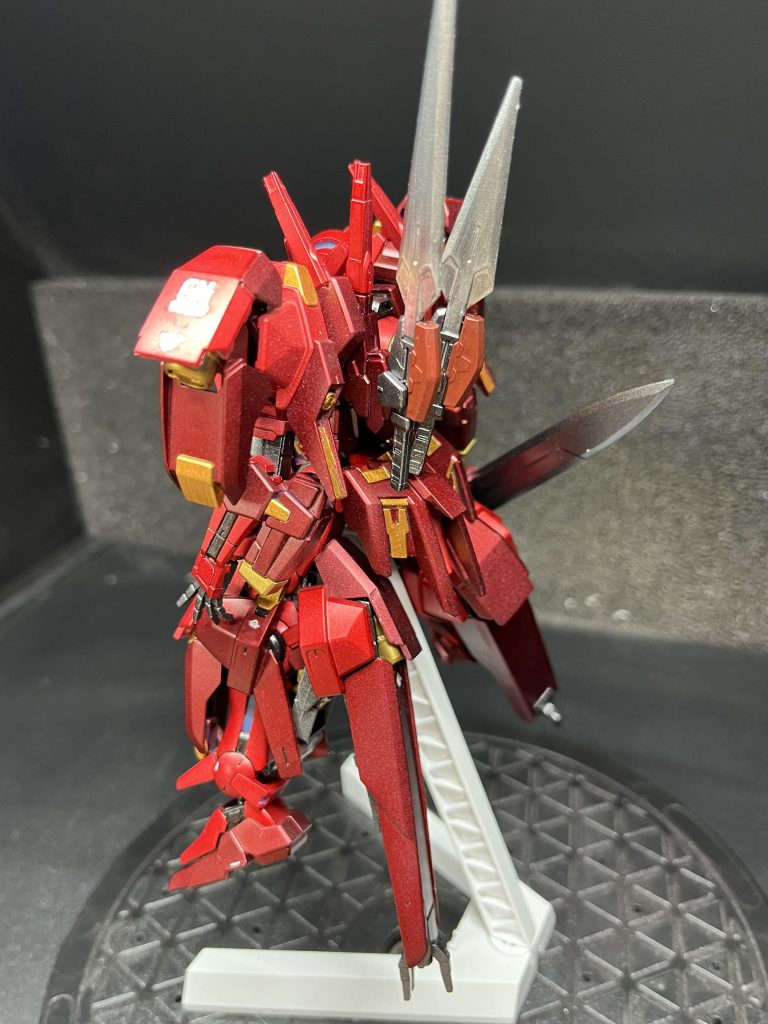 配色は白を淡赤、青を濃赤にしただけですので設定とは違いますがそこは雰囲気で💡