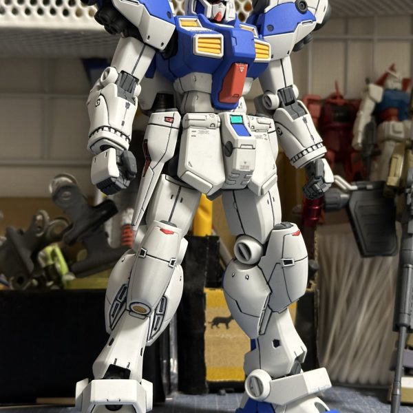 RE/100 RX-78GP04Gガーベラ。やっと全体の組み立てを完了しました。あとはマーキングで、修正したいところがあれば修正です。いやぁ、ちんたらちんたら組み立てていたので、時間かかりましたなぁ。まぁ、ワタシ、『モデラー』ではない、単なる『ガンプラ好きなおっさん』なので、こんな程度です。（3枚目）