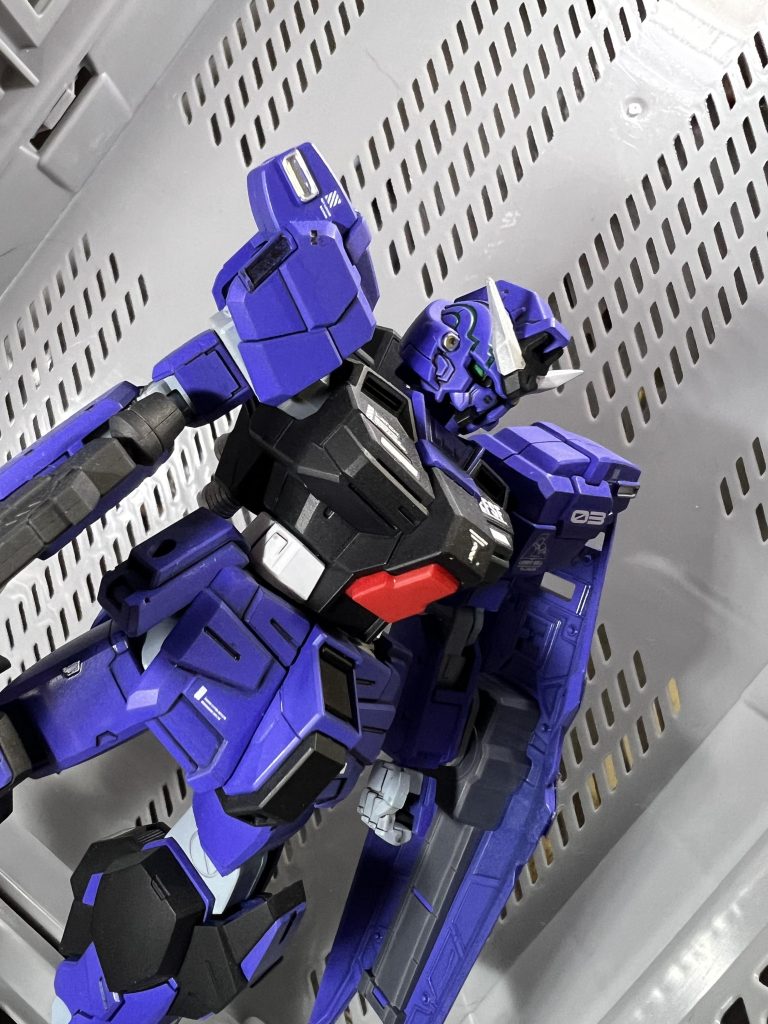 どうしてもガンダムタイプにしたかったので「ガンダムヘッドオーディション」の結果ムーンガンダムの頭がイケメンでしっくりきたのでちょいと加工し乗せました。