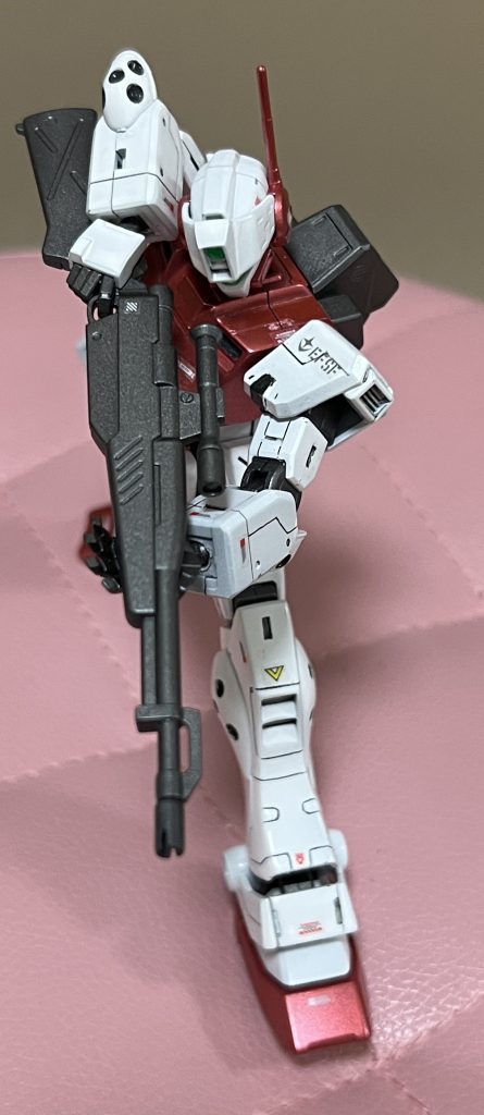 無理やり光軸合わせようとすると腕がもげます。訂正肘を上に挙げてライフルを横に倒すと光軸合いました。