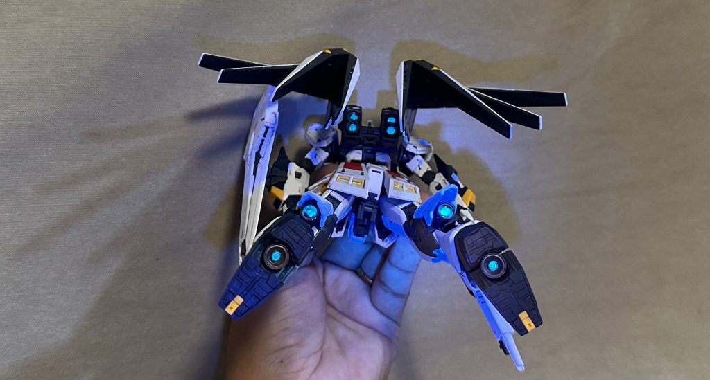 ライト当てないとわかりませんがバーニア内部も蛍光塗装