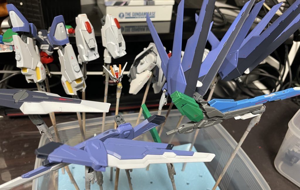 今回は久々に、軽いウェザリングと艶消しで仕上げてみました。コンパウンドが入っていたものもあり光の反射で少し光って見えるのはそのせいです。