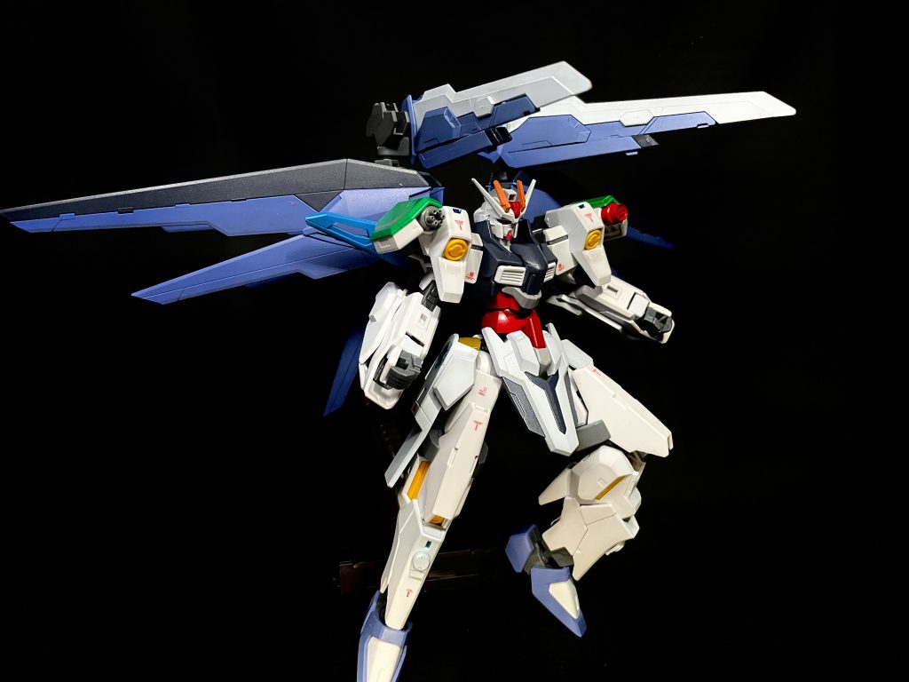 もちろんバラエーナ風に稼働したイメージも取り入れてみました。肩のバルカンやミサイルはランチャーストライクからの取り入れポイントになります。