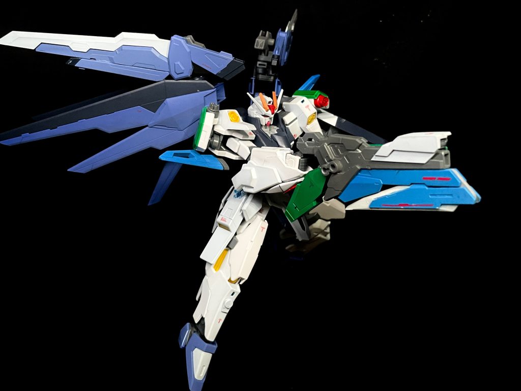 今回作成で一番手を加えたのがこちらのマルチギミックライフルプルトーネのライフルにOOスカイの武装で対艦刀やアグニをイメージしたモード変形できる武器を作成しました。