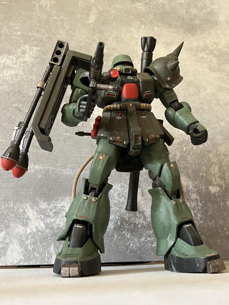 と言うことで長い妄想、お付き合いありがとうございますm(._.)mUCでは、ホントにチラッと映っていたBタイプ、さすがに基地を襲撃するのにバズーカだけとは思えないので、色々と装備させてみましたあそこに登場した他の機体も1年戦争の機体だったので、装備させたのもその当時の武装に絞ってみました