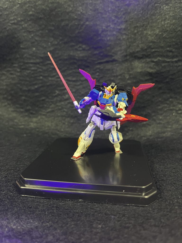 腕と肩は右と左を入れ替えただけですが、形的にはいい感じになったと思います足は左足だけ曲がる限界まで切ってパテ埋めしました