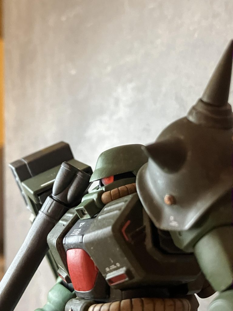 サムネの加工前モノアイはHアイズ、モノアイレールに穴を開けて出っぱらないようにしています