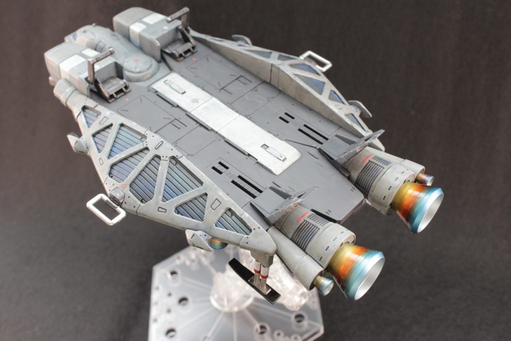 バーニア類はチタン焼け表現の練習のためエアブラシでグラデーション塗装しています。バーニア内部は煤汚れつけるべきだったかな・・・。他の部分と比べてキレイすぎるかも。