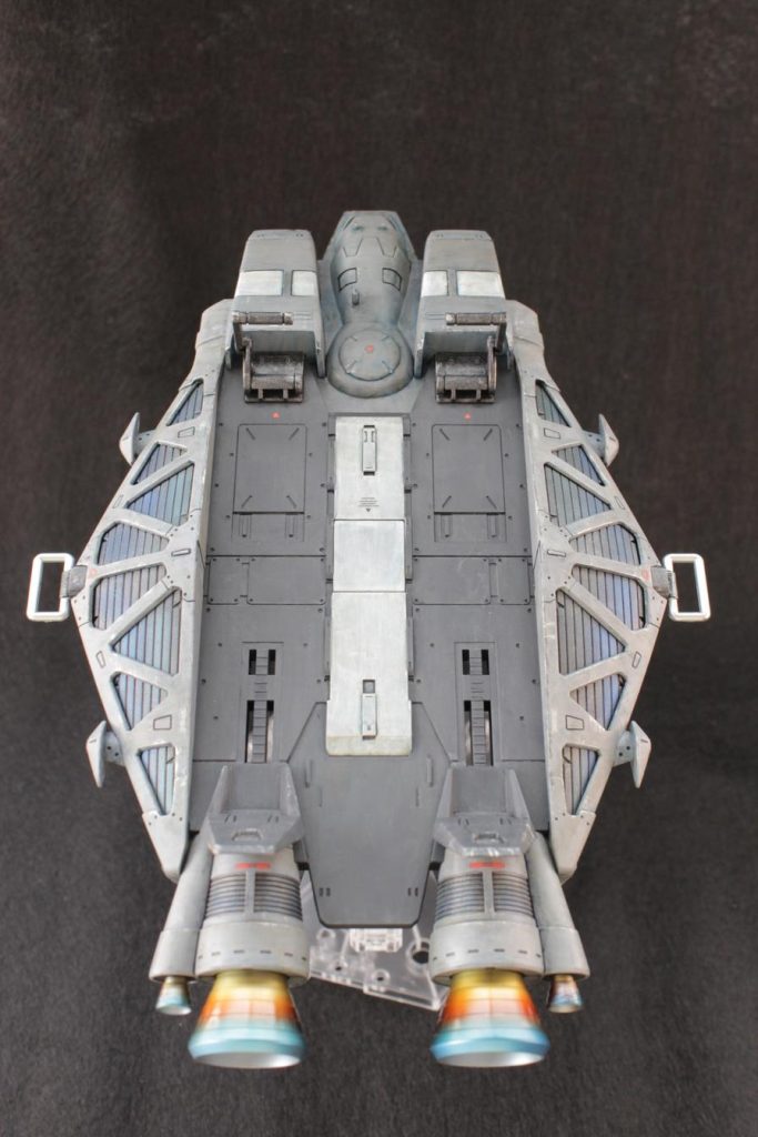 塗料は水性アクリジョンを使用しました。塗料の調色割合は,薄い灰色は白3黒0.8くらい,濃い灰色は白2黒2くらい,金属部分は赤鉄色です。