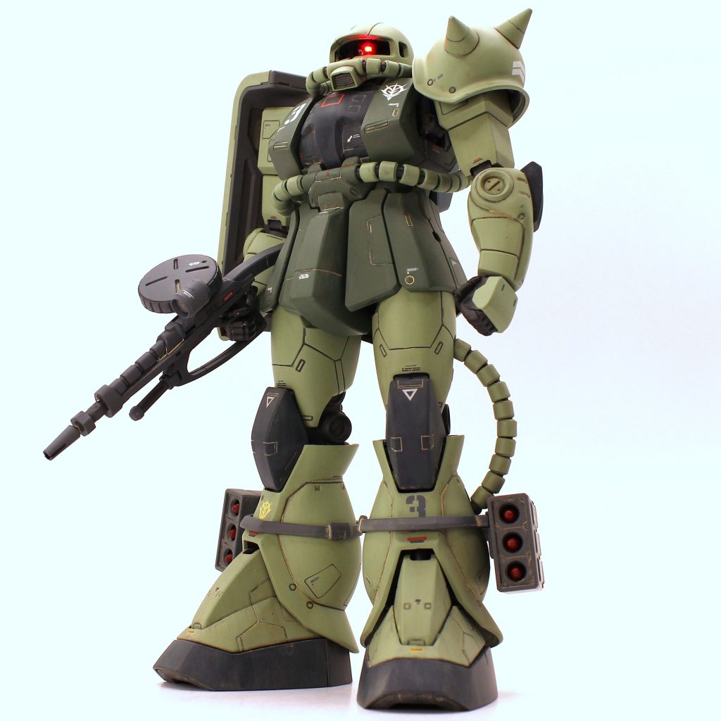 この制作の前にレクイエム旧ザクを作っていて小顔ザクばかり見ていたので、MG1.0ザクが笑っちゃうほど頭でかく見えてきます。その前は「これがベストバランス！」と思っていたのに、慣れって怖いですね。