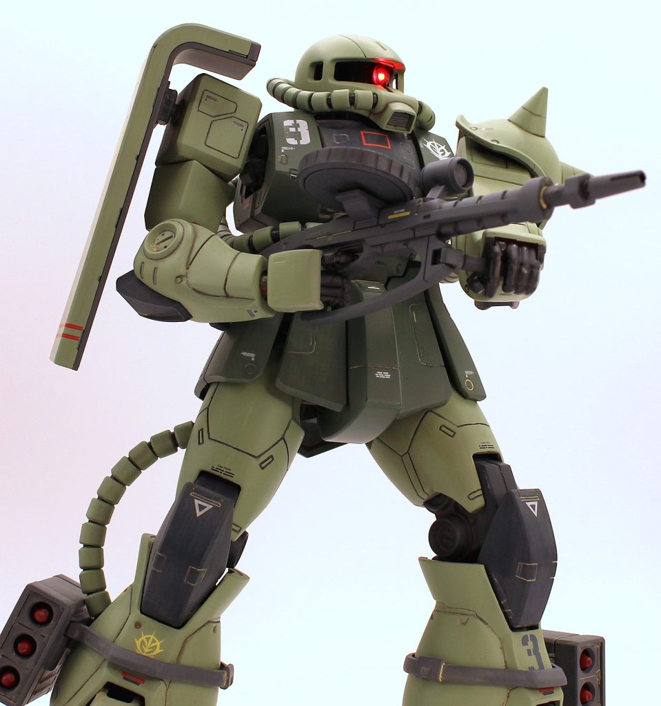 電飾以外は奇をてらわず、やるべきところはしっかり、手を抜くところはがっつり抜きながら作りました。撮影した後に気づきましたが、電飾工作終わって達成感を感じ過ぎて、ドライブラシやチッピングを忘れていました(笑)しかもタイミング悪く、今回スマホ撮影をやめて一眼での撮影初挑戦だったので、余計に撮り直しが面倒なのでそのまま投稿しました(苦笑)追い塗装して仕上げるのもアリですが、これはこれで質感として気に入ってきたので悩み中です。