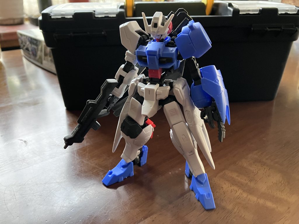 合わせ目消しと面・エッジ出しが終わった状態このキットはとにかく合わせ目消しが面倒くさかったです。あと面出しの大切さを学ぶ事ができました。