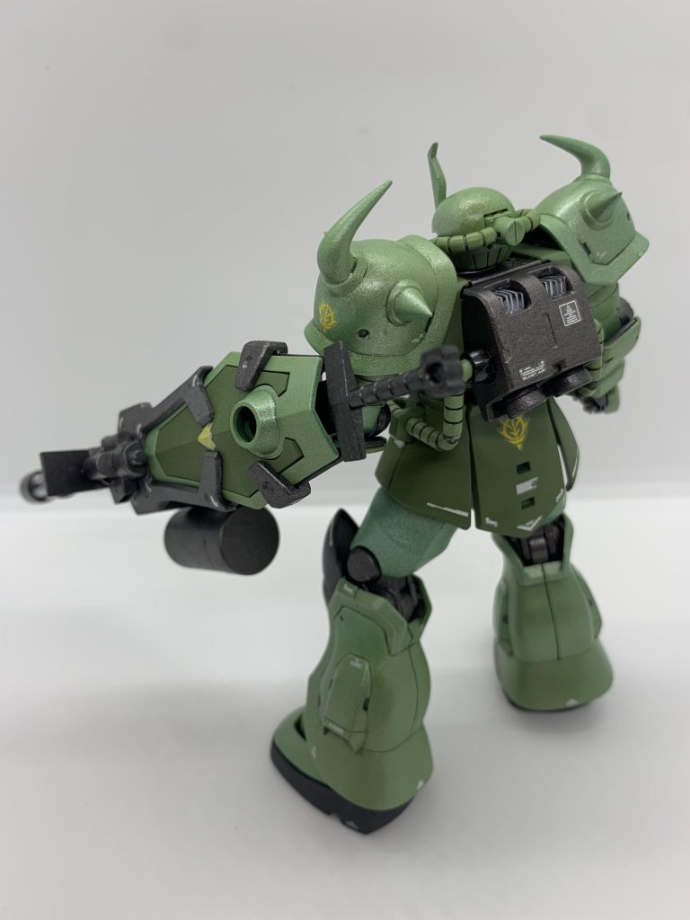 バックパックはくり抜いて、シイタケディテールを追加しました。プラ板を切り分ける。→重ねて瞬着で仮固定→形を整える→仮固定を外し接着剤を削る→プラ板を交互に接着の工程でやりましたが、慣れていないのもあり、とても時間がかかりました。ディテールパンチを使えば、工程が少なくなるかもと思います。次回チャレンジしてみたいです。