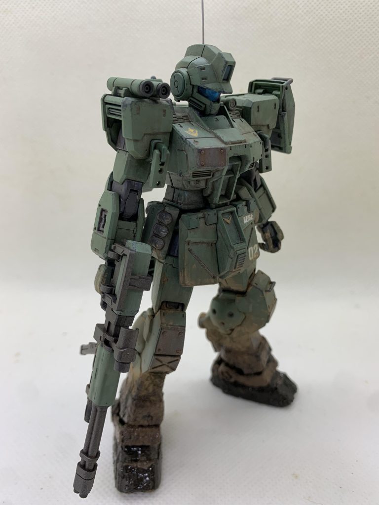 右肩、左膝、肩シールドにフックパーツ、右胸、右膝、左膝にそれぞれ鉄板表現のプラ板を。