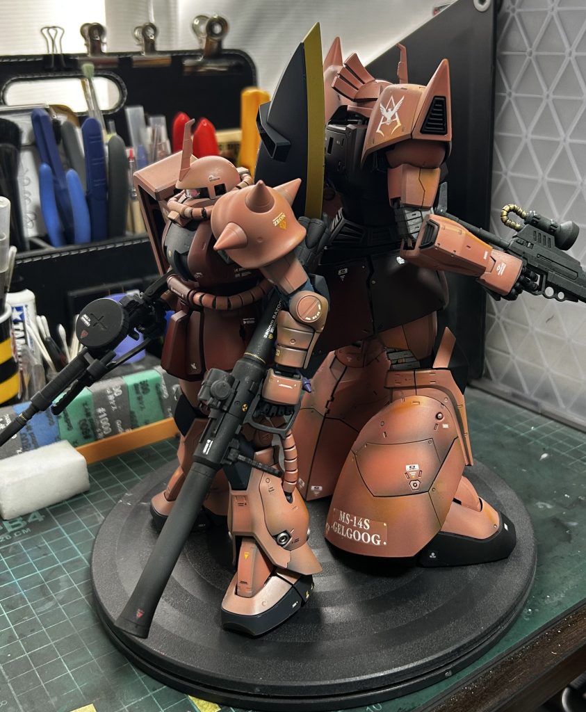 過去作のゲルググさんも同時に塗装（リペイント）しました。