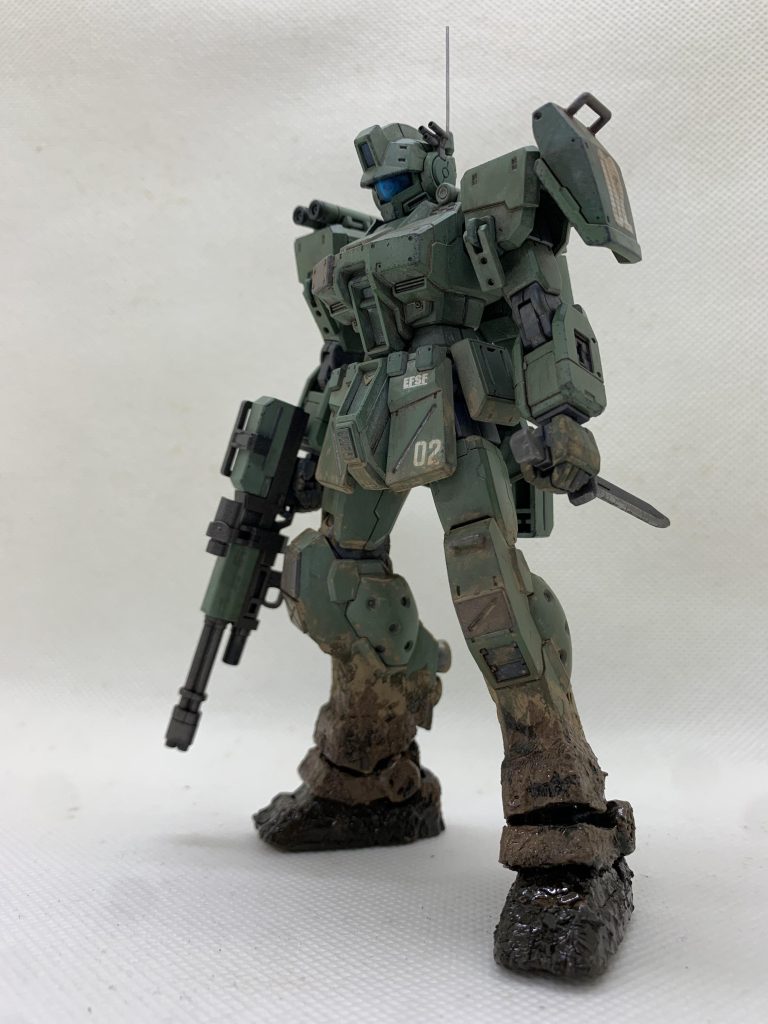 前回のザクデザートタイプ、砂漠ウェザリングが汚し足りないと感じたので、今回は納得いくまで汚しまくりました。