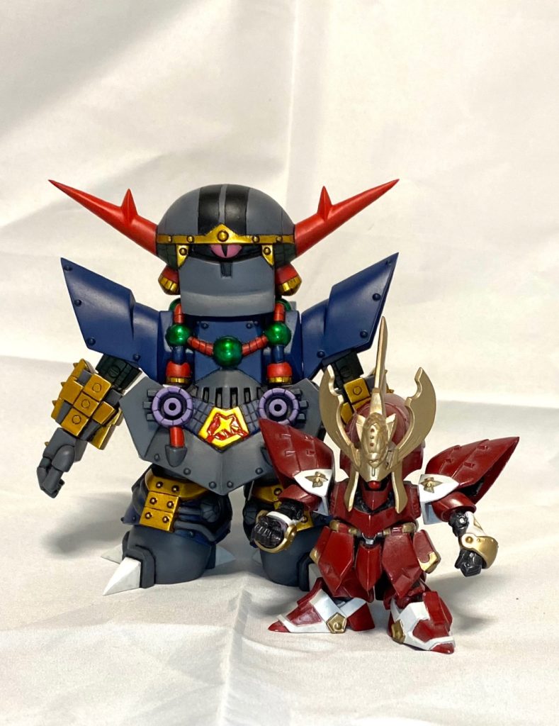 漣飛威との2ショット。劇中の漣飛威と同じ位の大きさがこれで解っていただけると思います。鉄機武者斎胡より大きいです。