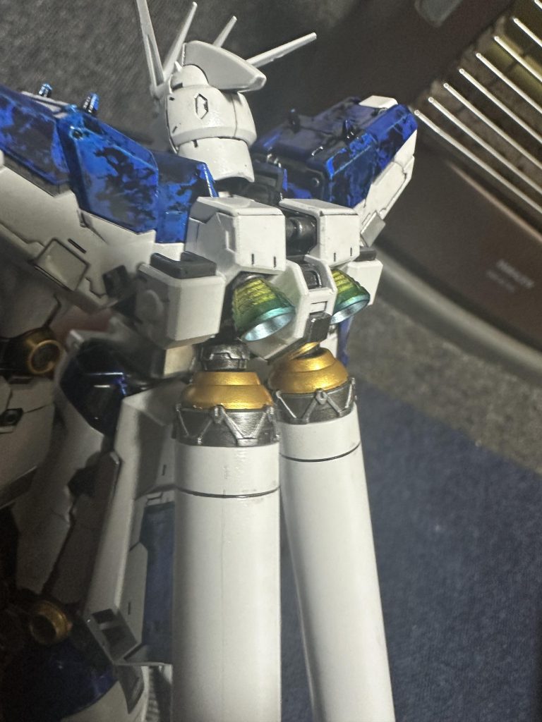 後ろのバーニアは青を先端に吹いて真ん中に黄色を吹いて熱やけした感じを出してみました