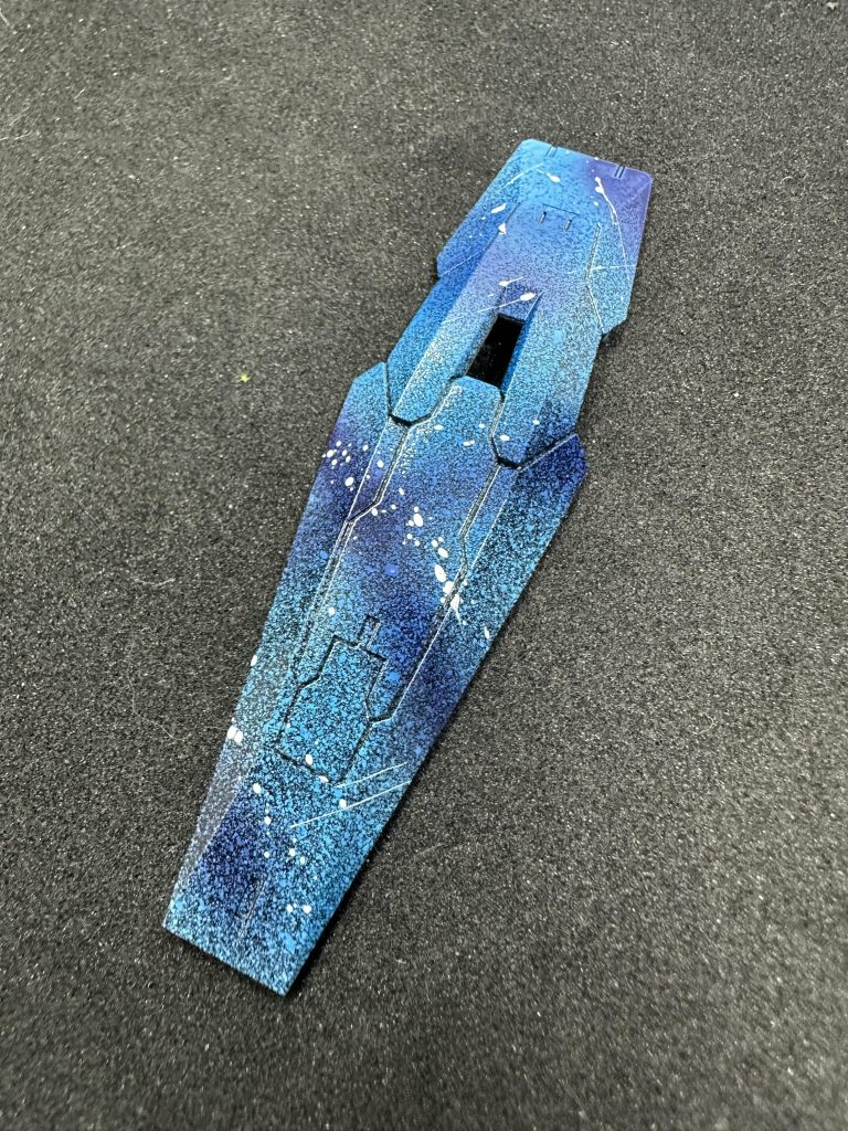 黒サフ→白サフ(散らばるくらいに)→クリアーブルー→要所にクリアーパープル→ホワイト散りばめ→トップコートでこうなりましたこうみると工程多いですね🤔