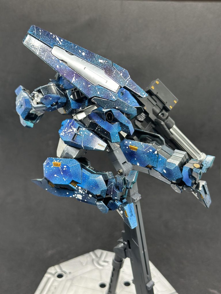 後ろはこんな感じです所々に金を入れたのがいいアクセントになってます