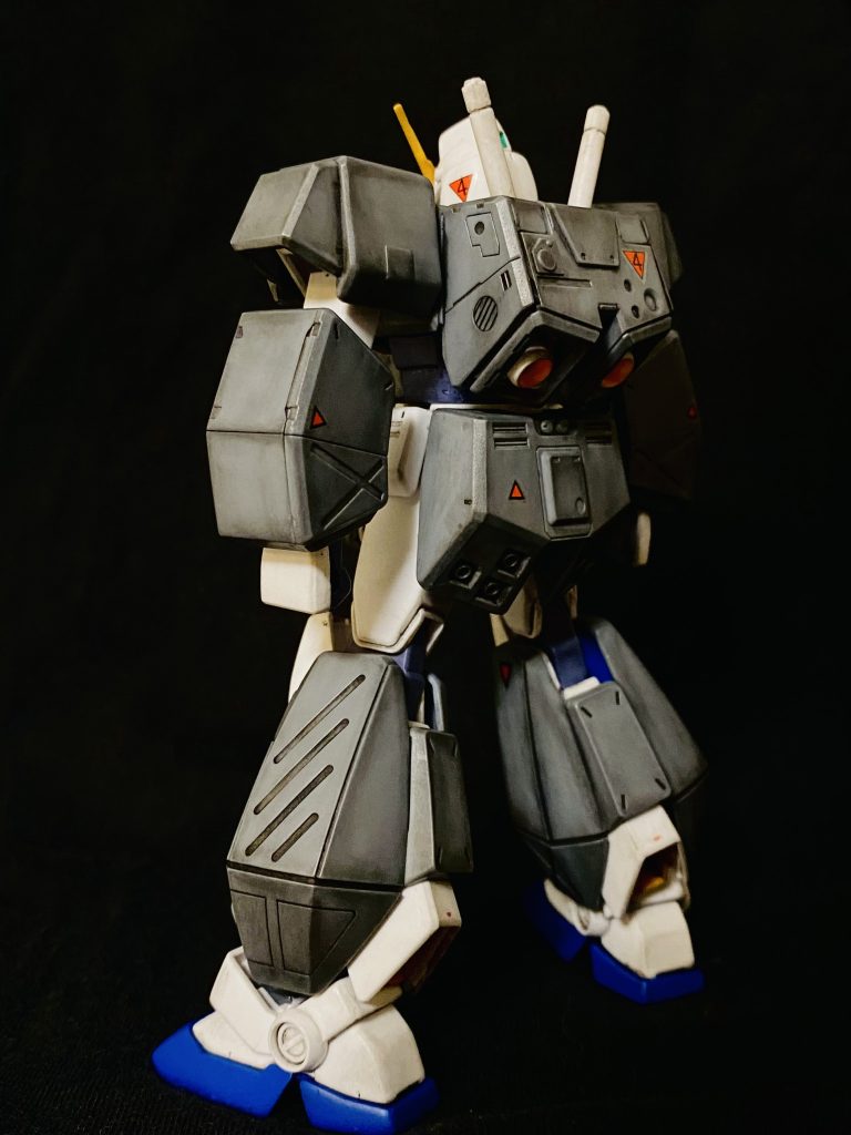 チョバムアーマーを脱いだら綺麗な本体が出るギャップを目指しました。