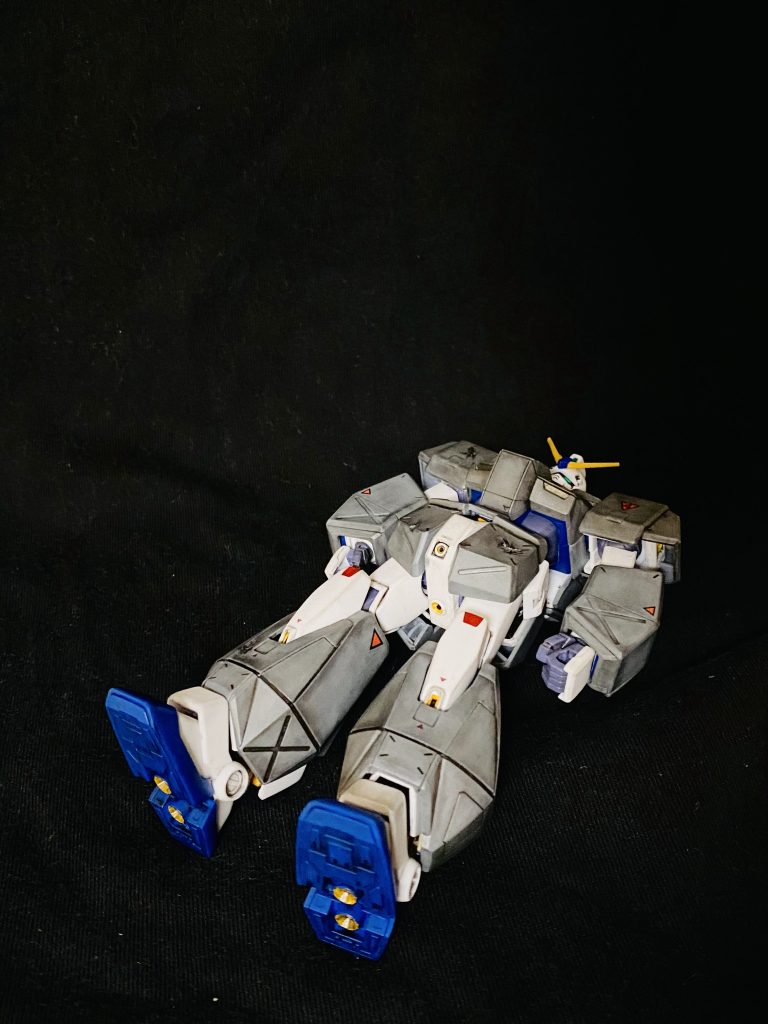 足裏のスラスターの色に悩み、ロボット魂やMGを見てもしっくりこず、劇中を見返すとイエローだったので、塗装をしました。