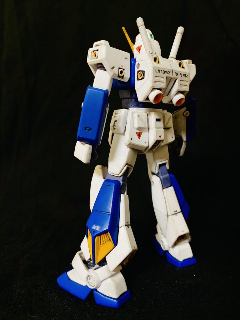 お手軽に整形色仕上げをしたのですが、全身のスラスターの塗り分けがとことん大変でした💦スラスターのイエロー内部の黒まで筆で挑戦してしまったせいで、トライアンドエラーを繰り返して時間がかかりました。後でマーカーで塗れば簡単だったと気づき後悔です笑