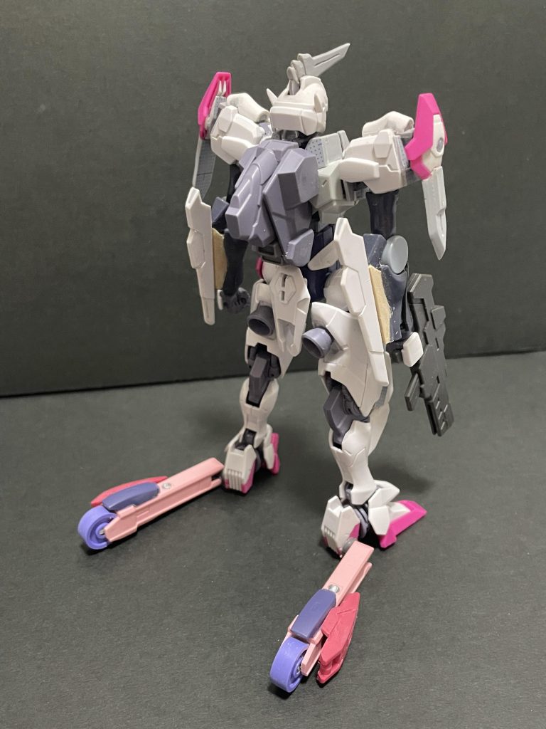 塗装前。使用キットはHGガンダム・ルブリスHGガンダム・ファラクトHGハインドリー・シュトルムHGガンダム・エアリアル(シェルユニットのみ)30MS アチェルビーになります。プロポーションについても腰を3ミリ延長肩を1ミリ短縮足首を2ミリ延長というふうに、縦に長く細くなるようにしています。