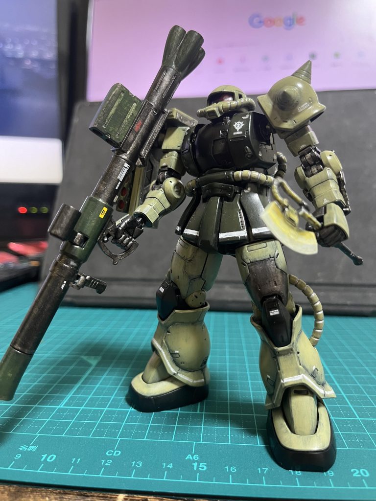 デカール貼りつつ、腰と足のラインはマステでガイドを作り、エナメル塗料で直塗りしましたが、ガッタガタだったので後の調整が返って面倒に。。ラインデカール買っとけばよかったすな…笑