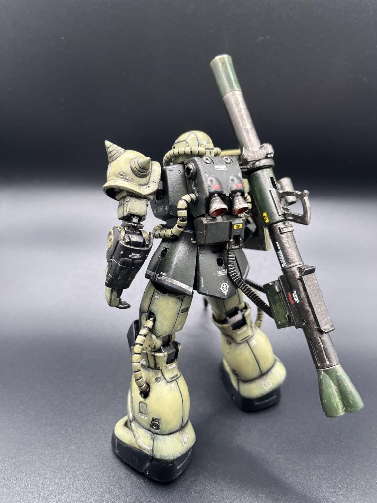 バーニアのみラッカー塗料で塗装。マシンガンの玉入れはオリジンならではですが、これはこれでミリタリー感あって格好いいですね！以下、ポージングになります！