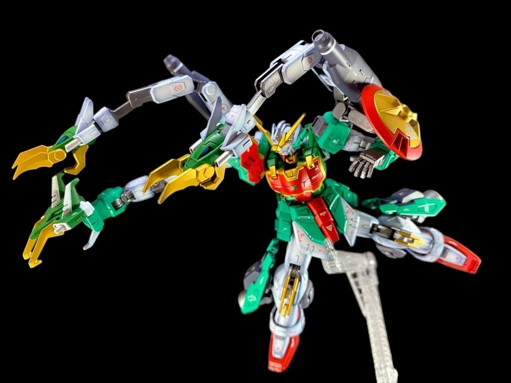 バックパックに搭載されたドラゴンハング×2を展開することにより最後の切り札、トリプルドラゴンハング状態に。