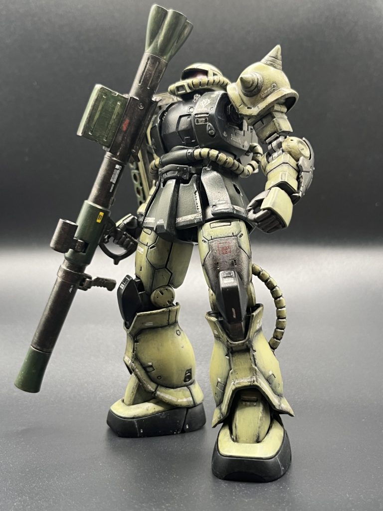 ザクといえばこの角度！むせるアニメを見ながら作ってたので、ザクバズーカはウドの街が似合いそうな塗り分けになっちゃいました笑